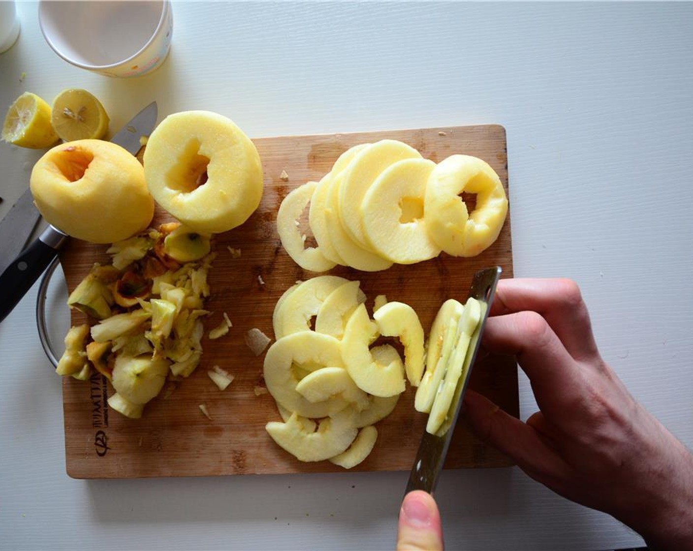 step 5 Slice the apples and sprinkle lemon juice on them to keep them from browning.