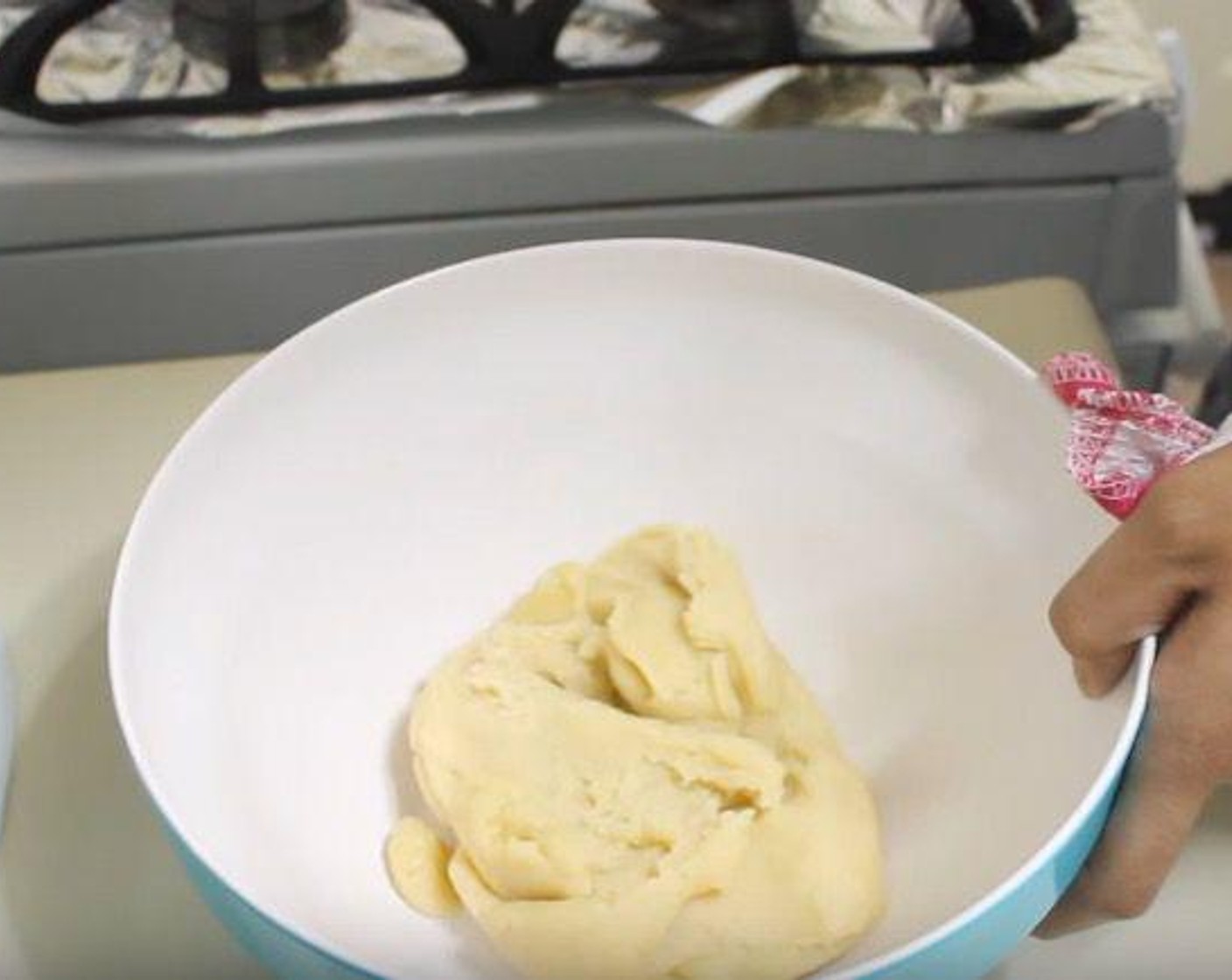 step 5 When the dough comes together, turn the heat to medium and cook for 2-3 minutes. Transfer to a bowl and allow to cool completely.