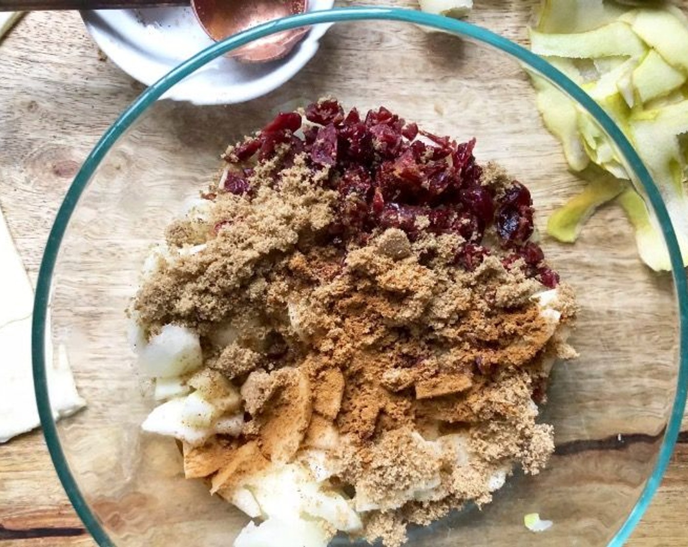 step 2 In a medium bowl, combine the Bartlett Pears (1), Brown Sugar (2 Tbsp), Simply Organic Cinnamon, Ground (1/4 tsp), Ground Nutmeg (1 pinch), Ground Cloves (1 pinch), Dried Cranberries (4 Tbsp), and Pure Vanilla Extract (1/8 tsp). Set aside.