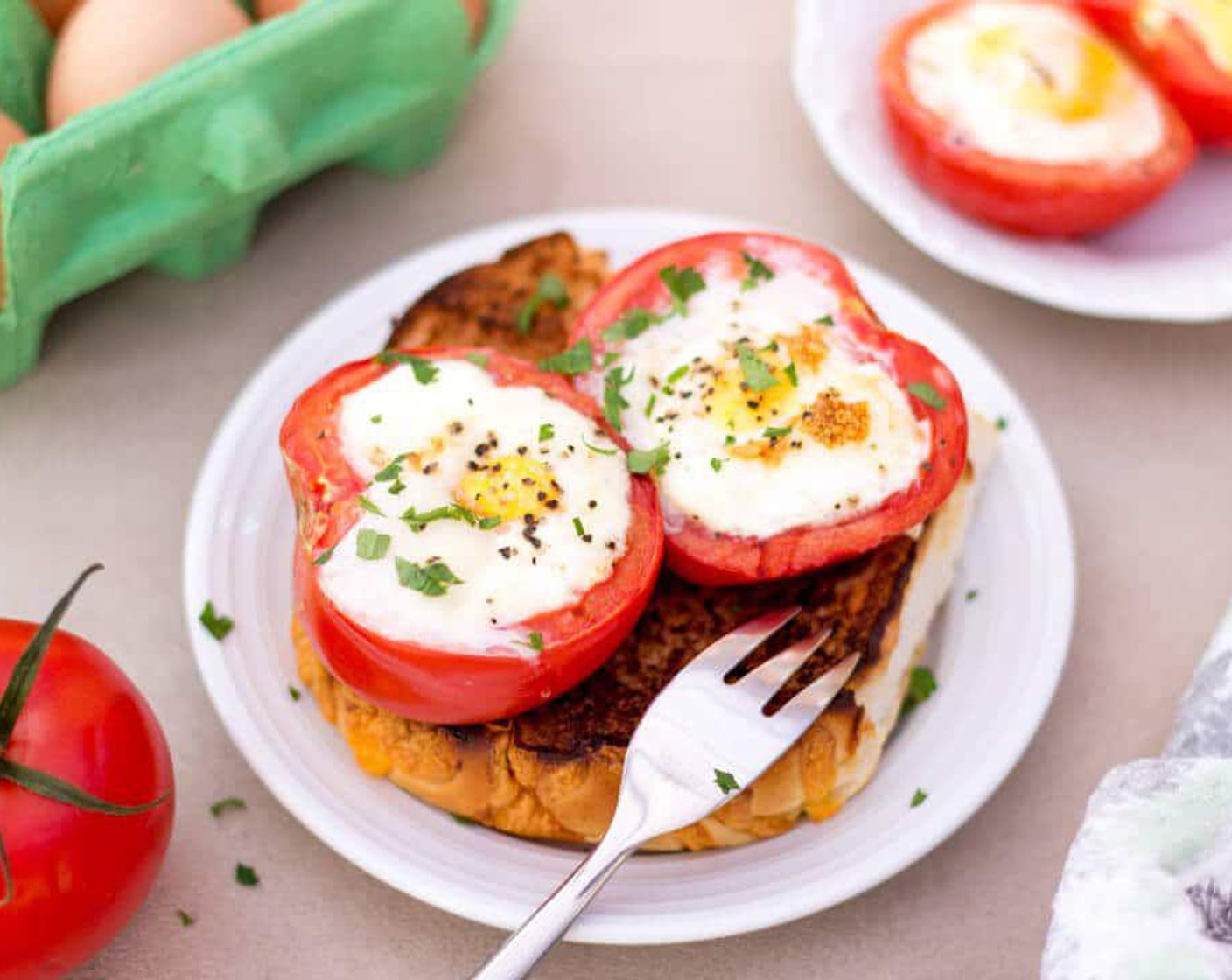 Baked Eggs in Tomatoes