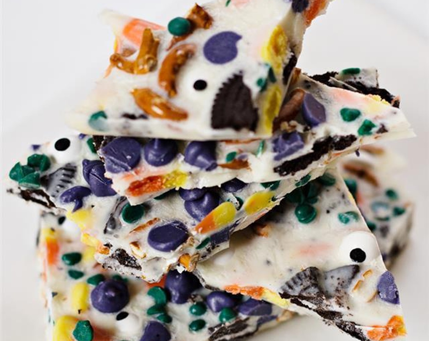 White Chocolate Bark with Halloween Candy & Oreos