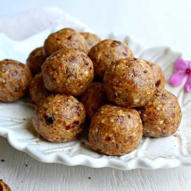 Cashew Pear Energy Protein Balls Recipe | SideChef