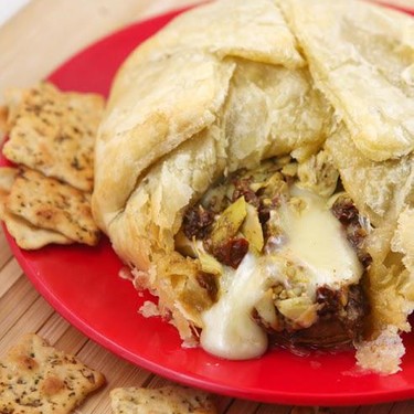 Baked Brie with Artichokes and Sun-Dried Tomatoes Recipe | SideChef
