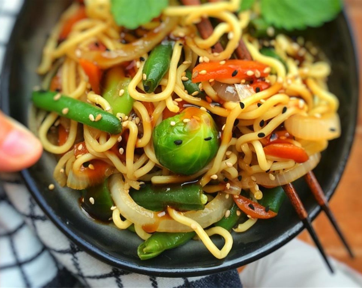 step 6 Take the wok off the heat and scoop the stir fried Chinese egg noodles and vegetables into large bowls. Drizzle with the remaining oyster sauce marinade if there’s any left in the wok. Sprinkle the noodles with Sesame Seeds (1 tsp) and serve immediately.