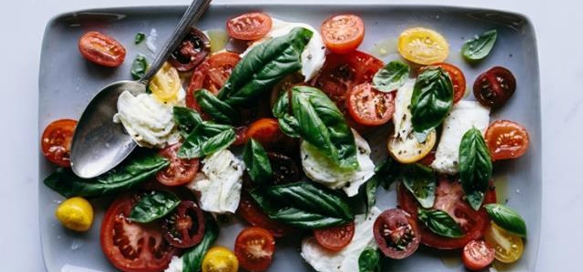 Torn Buffalo Mozzarella with Tomatoes & Fresh Basil Recipe | SideChef
