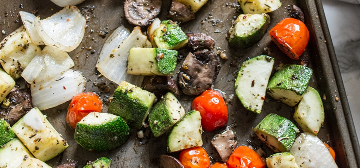 Mediterranean Roasted Red Potatoes and Veggies Recipe | SideChef