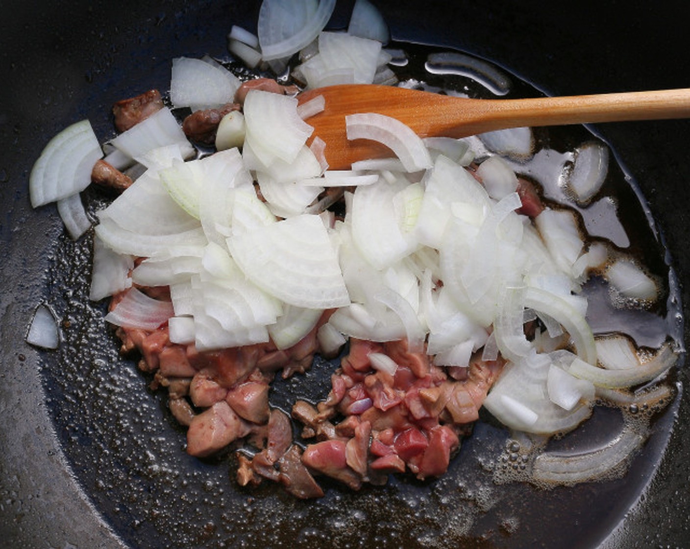 step 8 Stir fry the offal in 2 tablespoons very hot duck fat for 1 minute, add Onion (1), saute until the onions are translucent.