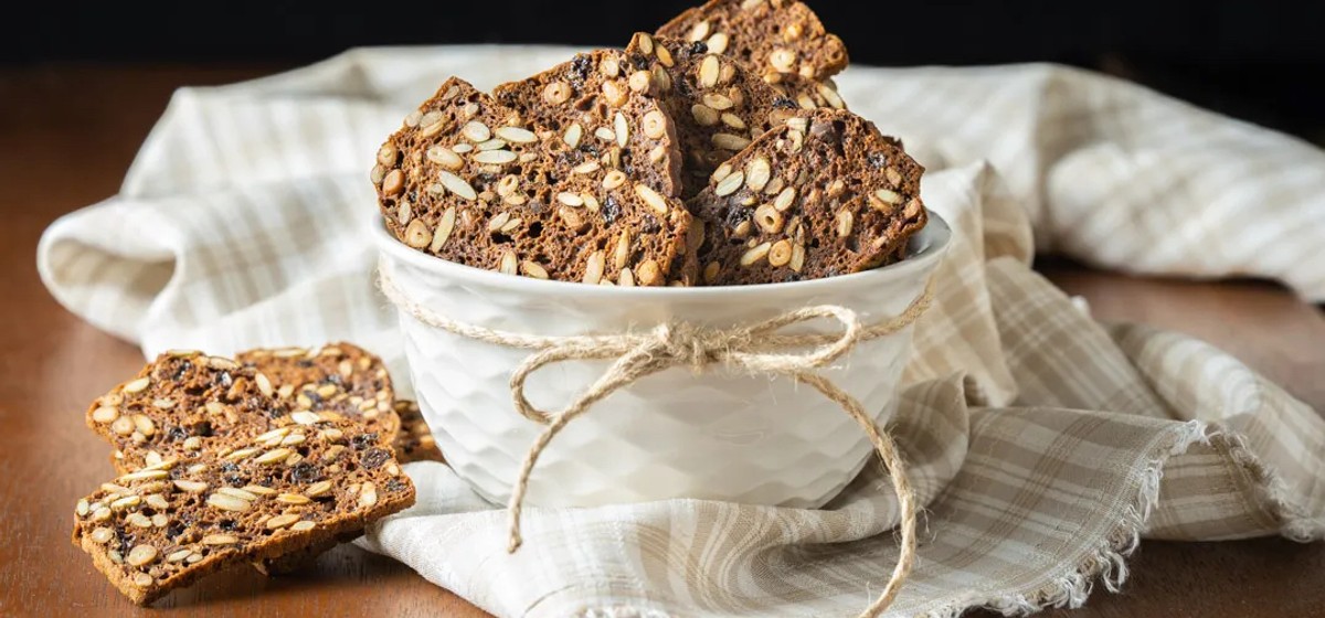Pumpernickel Seed and Nut Crisps Recipe | SideChef