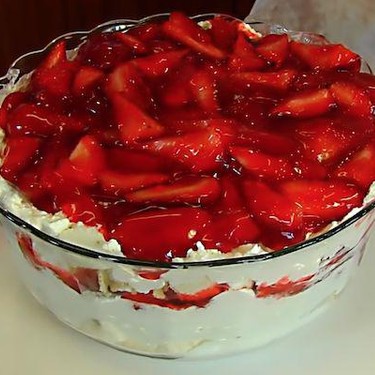 Strawberries and Cream Trifle Recipe | SideChef