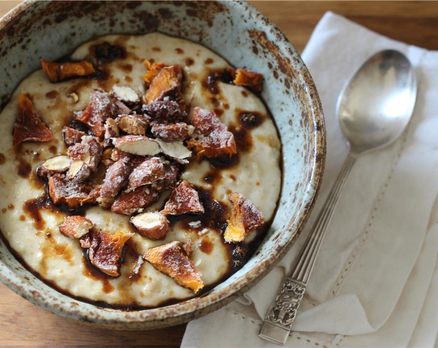 step 4 Serve the oatmeal immediately, topped with Dark Brown Sugar (1/2 Tbsp) and the chopped garnishes.