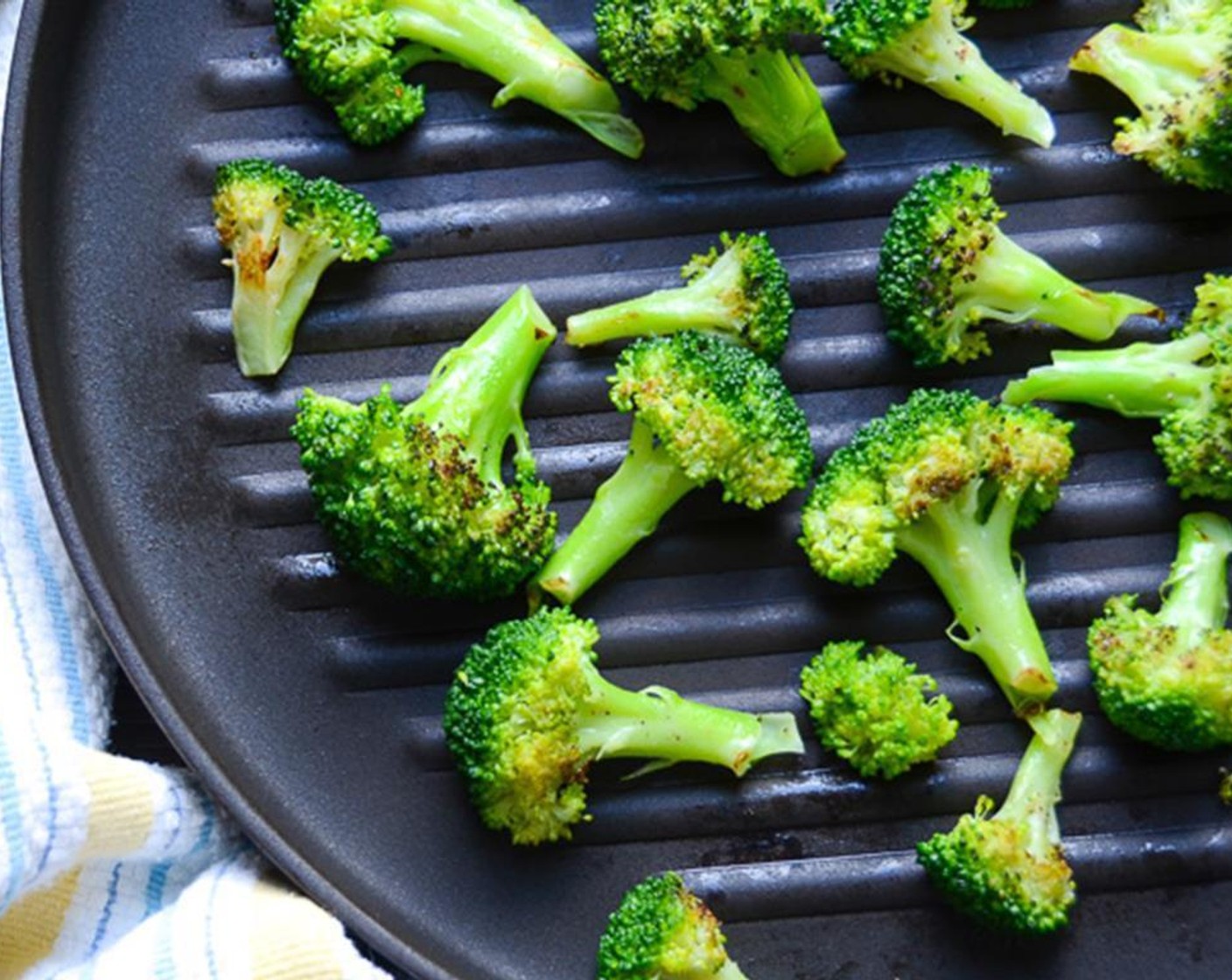 step 7 Place a ridged grill pan on the stove and heat it over medium high heat until very hot. Add the broccoli in two to three different batches so you don't crowd the pan.  Cook in the hot pan until you get the telltale grill marks. Transfer to the bowl.