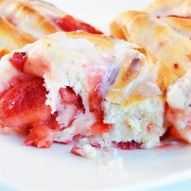 Strawberry Sweet Rolls Recipe | SideChef