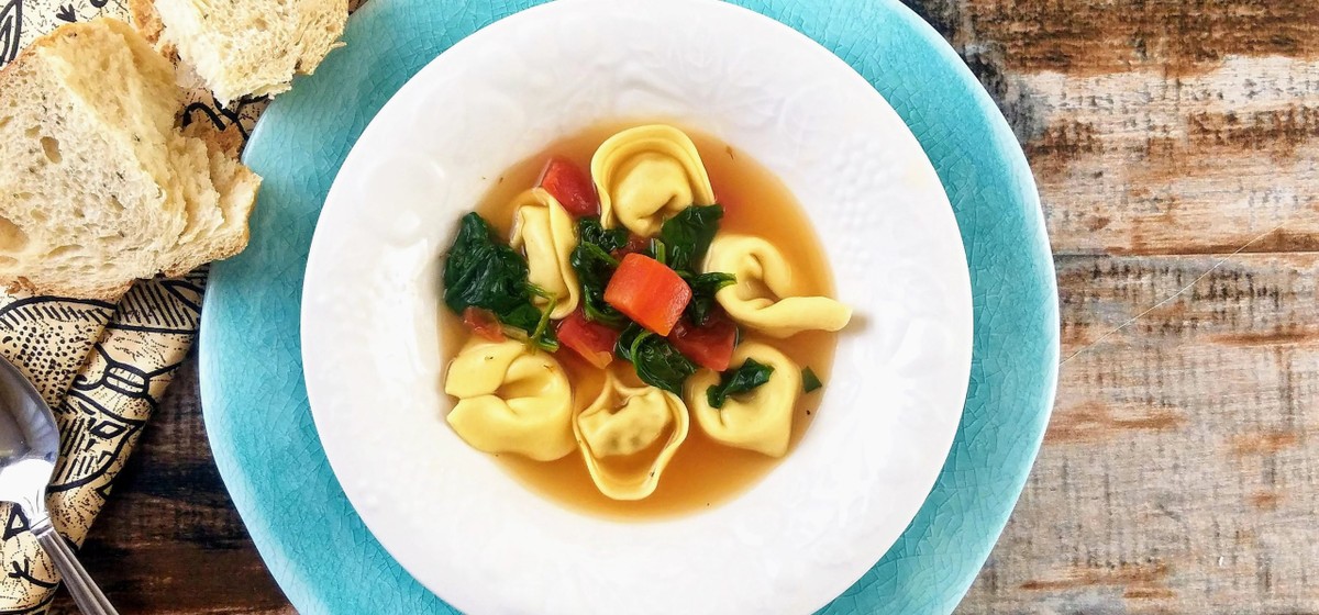 Tortellini En Brodo with Spinach and Tomatoes Recipe | SideChef