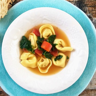 Tortellini En Brodo with Spinach and Tomatoes Recipe | SideChef