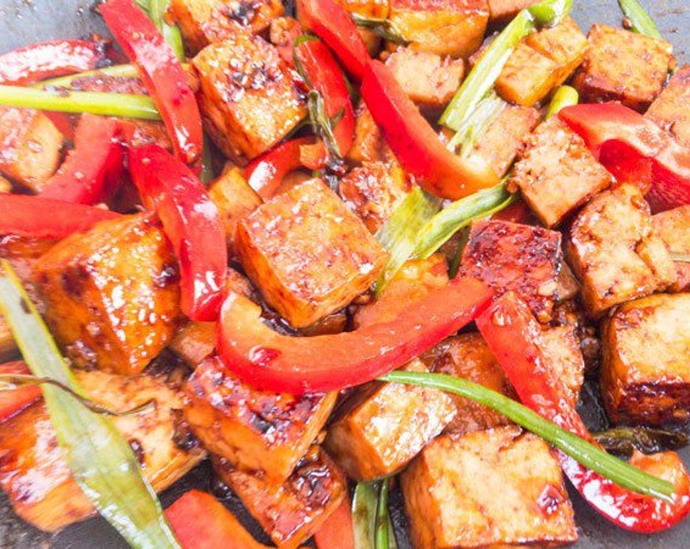 step 4 Add 1/2 of the sauce and continue to cook. Add Bell Pepper (1) and Scallions (4 stalks) and stir well.