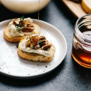 Goat Cheese Crostini with Honey, Pecans and Thyme Recipe | SideChef
