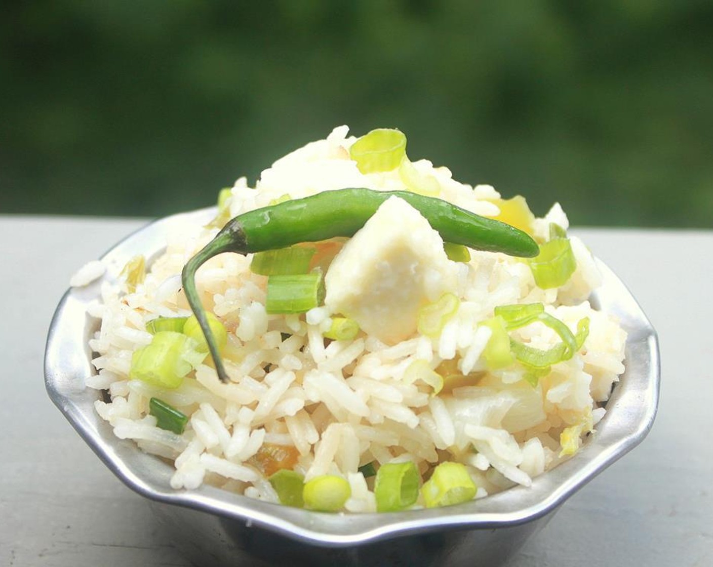 step 5 Top with remaining scallion and serve.