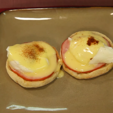 Eggs Benedict with Easy Hollandaise Sauce Recipe | SideChef