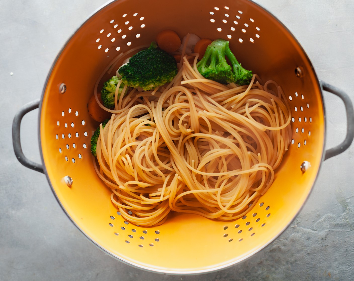 step 4 Pour the spaghetti over the vegetables to drain.