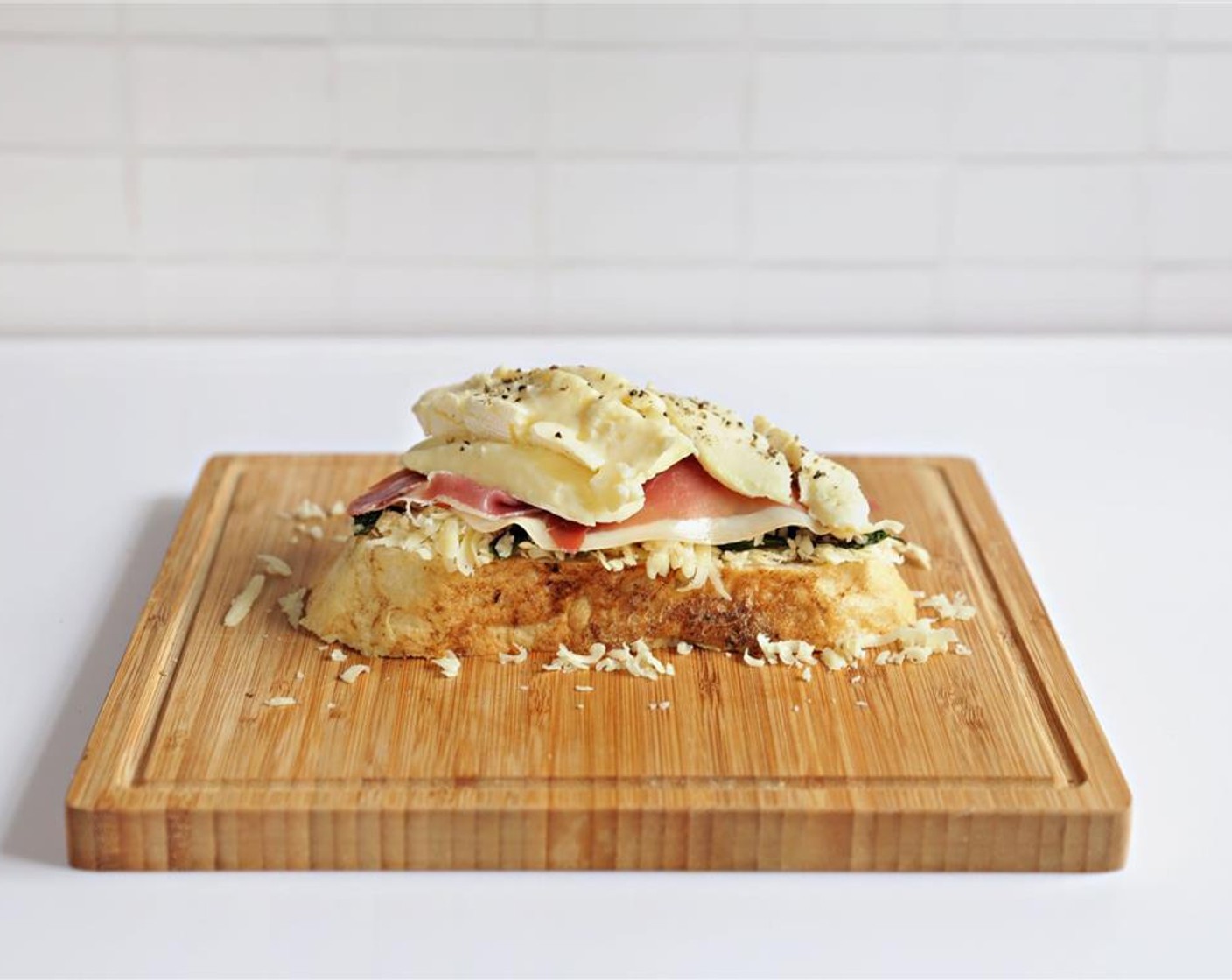 step 5 Add sliced Brie Cheese (1.5 oz) and sprinkle with Ground Black Pepper (to taste).