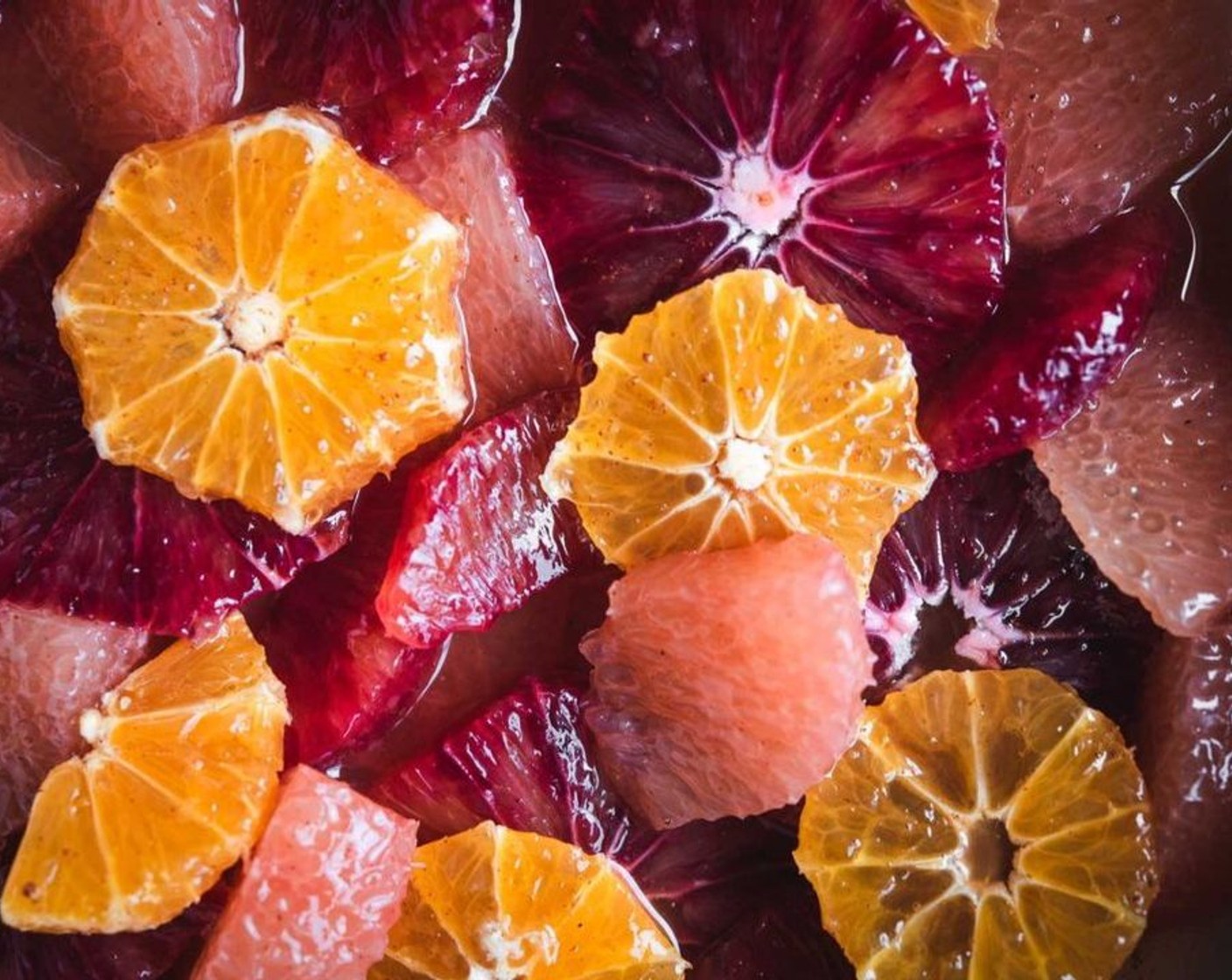 step 8 Pour the flavored mandarin juice over the citrus slices, cover and store in the refrigerator.