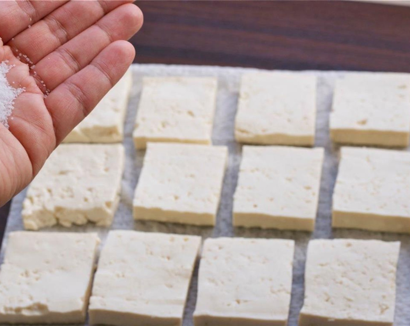 step 5 Spread each slices on the paper towel and sprinkle with a little bit of salt. Let it sit for 5 minutes.