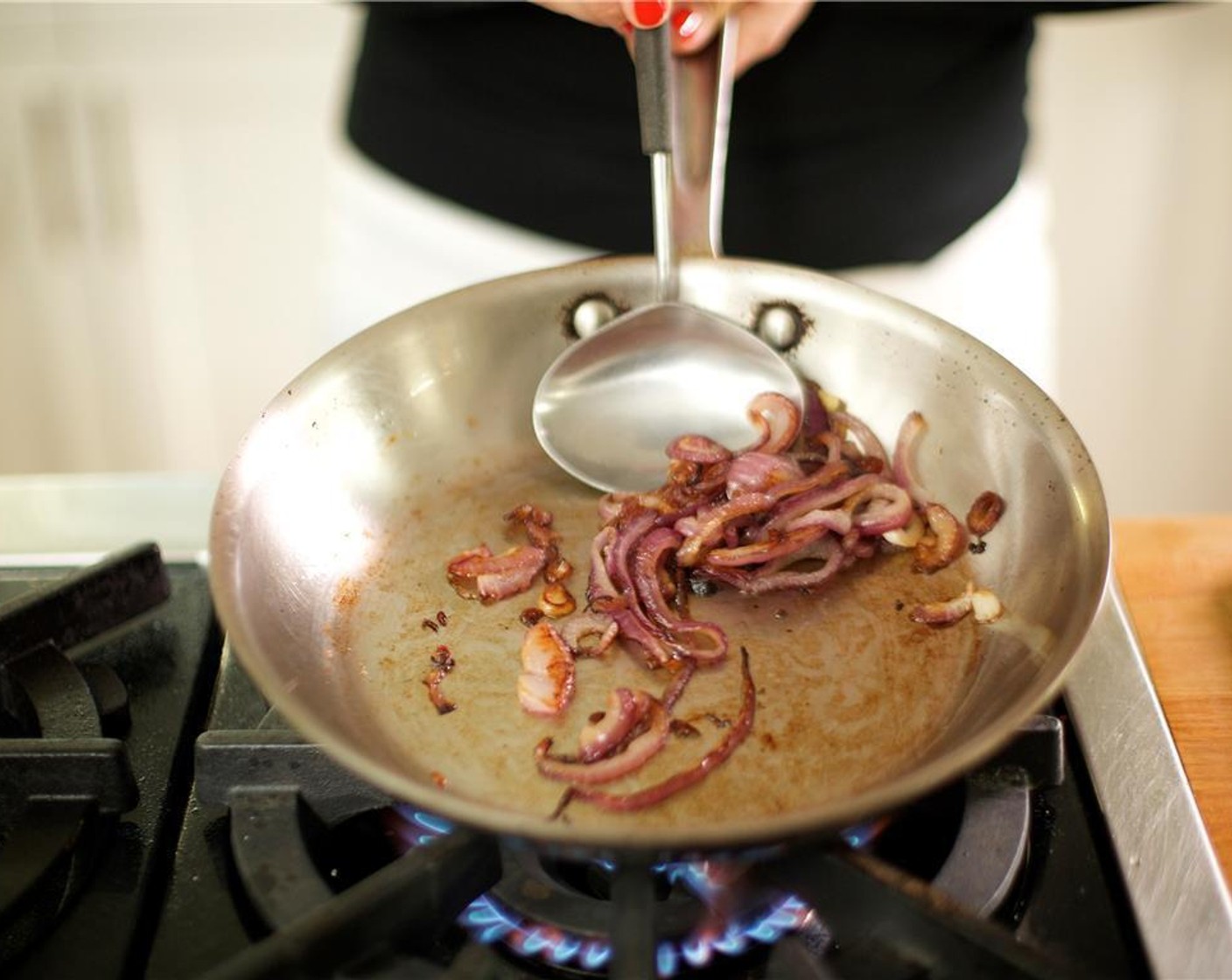 step 6 While the onions are caramelizing, heat the other tablespoon of coconut oil in another medium saute pan over medium high heat. Season the stek strips with 1/4 teaspoon each of salt and pepper and sear on both sides, about 2 minutes per side.