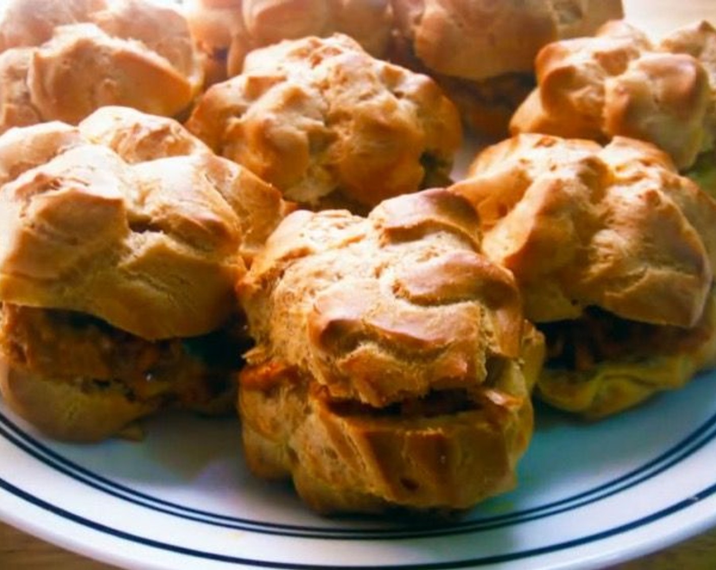 step 5 Scoop meat and cheese mixture into pre-baked Puff Pastry (to taste). Serve and enjoy!