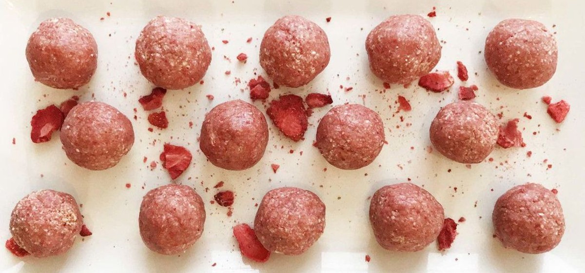 Strawberry Shortcake Energy Bites Recipe | SideChef