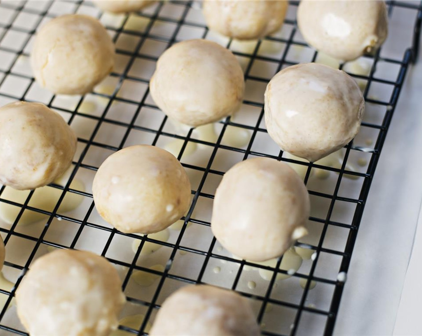 step 9 Place the dipped cake truffles on a wire rack over a piece of baking paper, and allow to harden for a few minutes.
