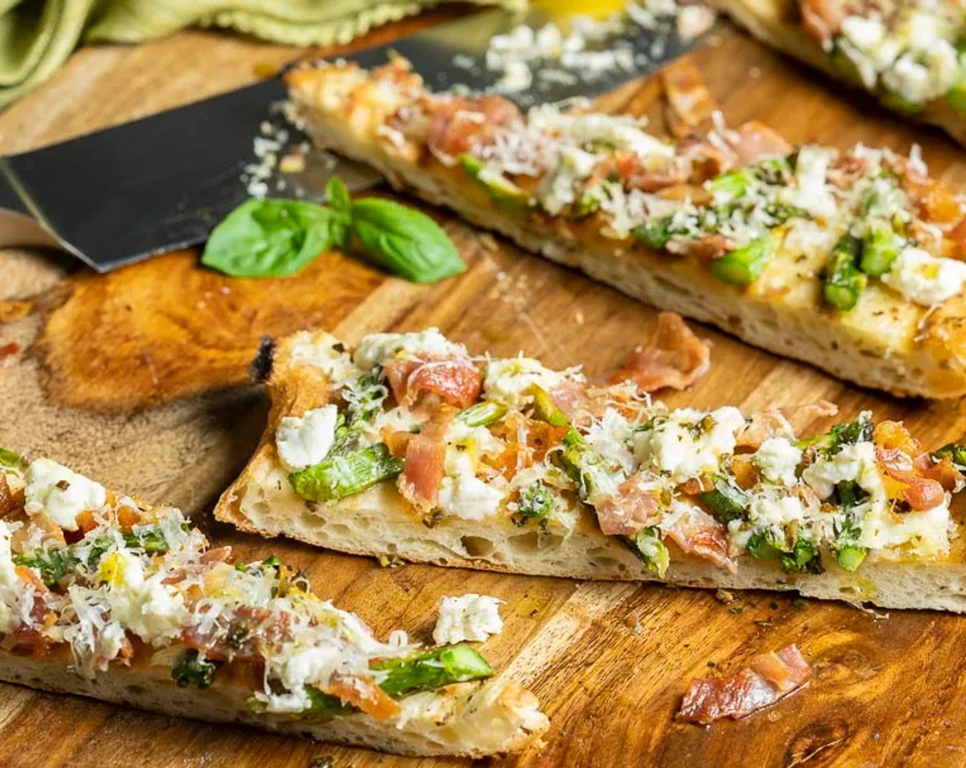 Grilled Prosciutto and Asparagus Flatbread