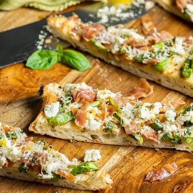 Grilled Prosciutto and Asparagus Flatbread Recipe | SideChef