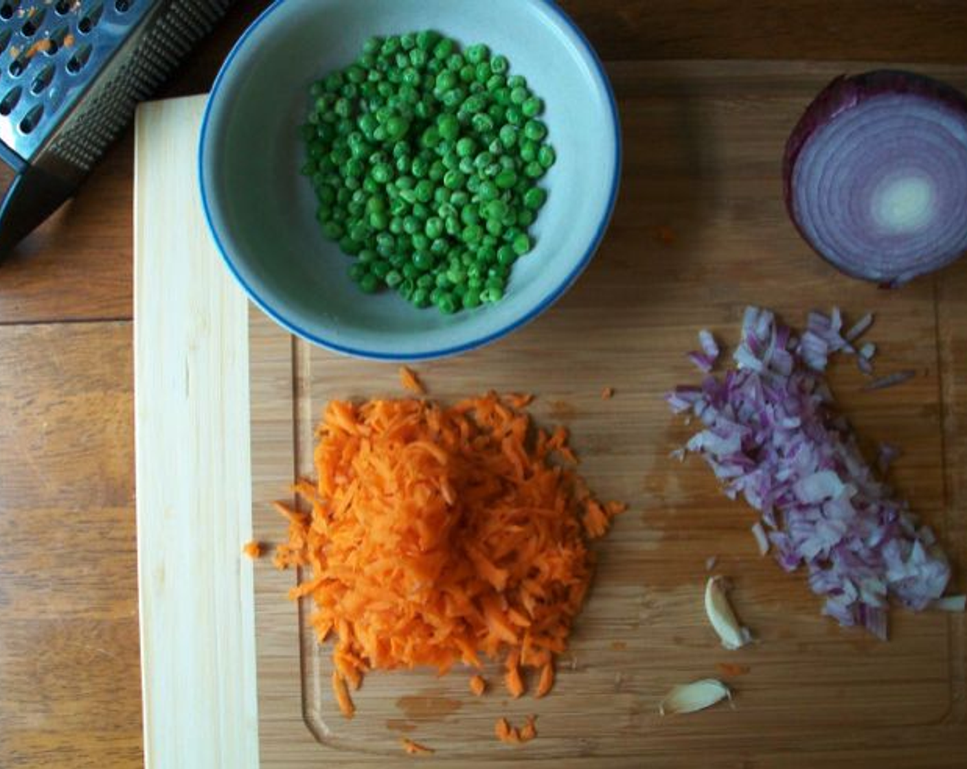 step 1 In a large pan or wok, saute Carrot (1), Onion (1/4), and Green Peas (1/4 cup) in a teaspoon of oil for two minutes.