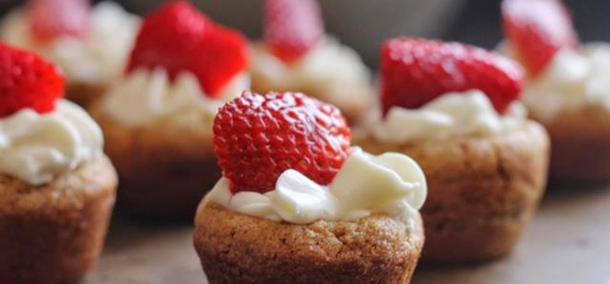 Strawberries and Cream Cookie Tarts Recipe | SideChef
