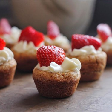 Strawberries and Cream Cookie Tarts Recipe | SideChef