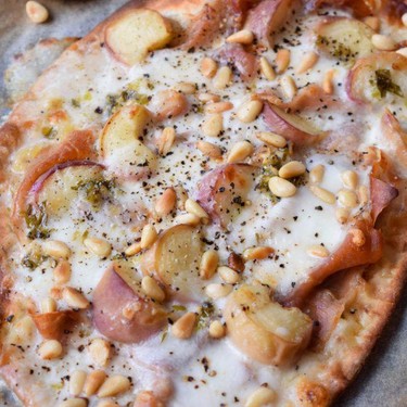 Pizzette with Flat Peaches, Parma Ham and Burrata Recipe | SideChef