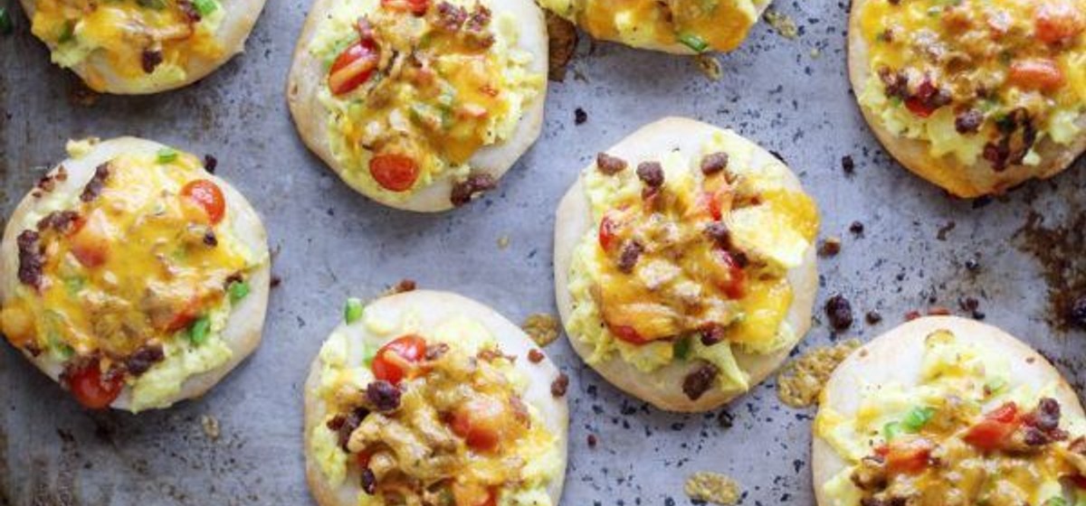 Cheesy Biscuit Breakfast Pizzas Recipe | SideChef