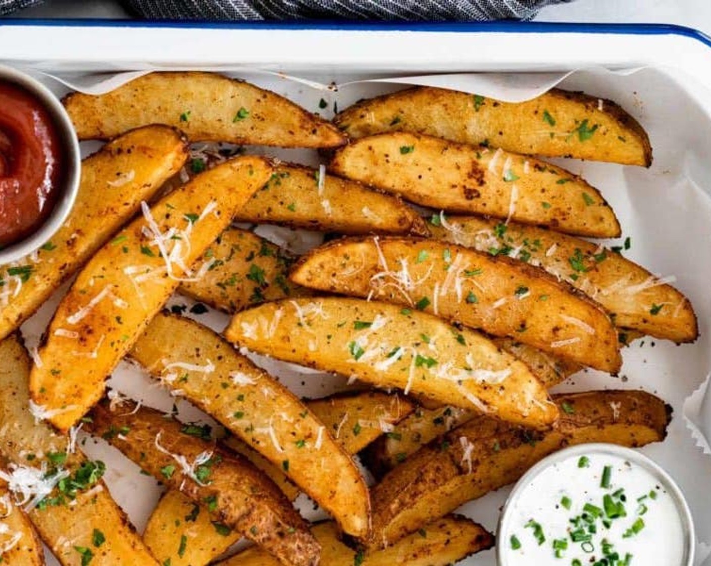 Baked Potato Wedges with Dipping Sauce