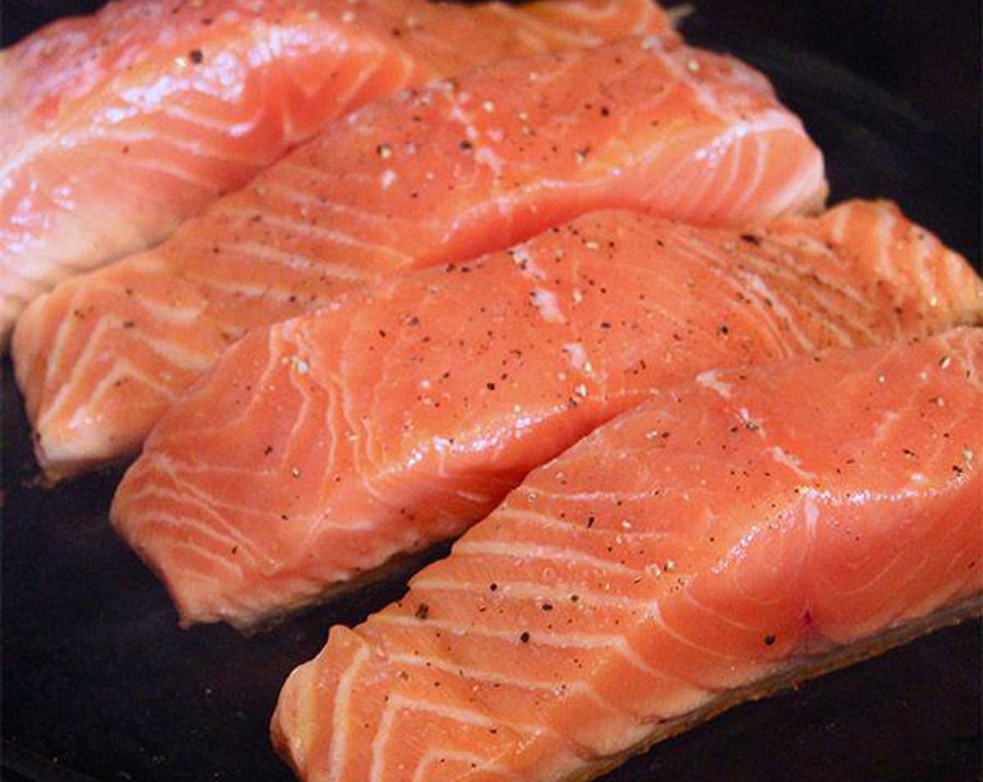 step 4 When the pan is ready, place the salmon fillets skin-side down in the pan and cook over medium-heat heat without moving for 4 minutes.