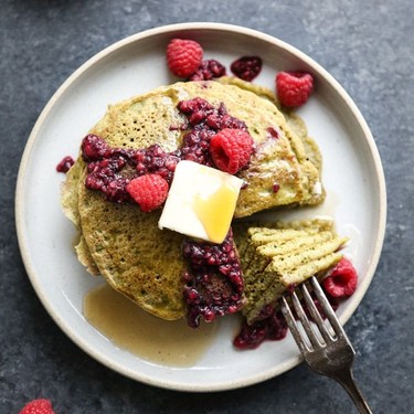 Mean Green Matcha Pancakes with Raspberry Compote Recipe | SideChef