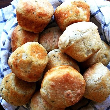 No-Knead Thyme Dinner Rolls Recipe | SideChef