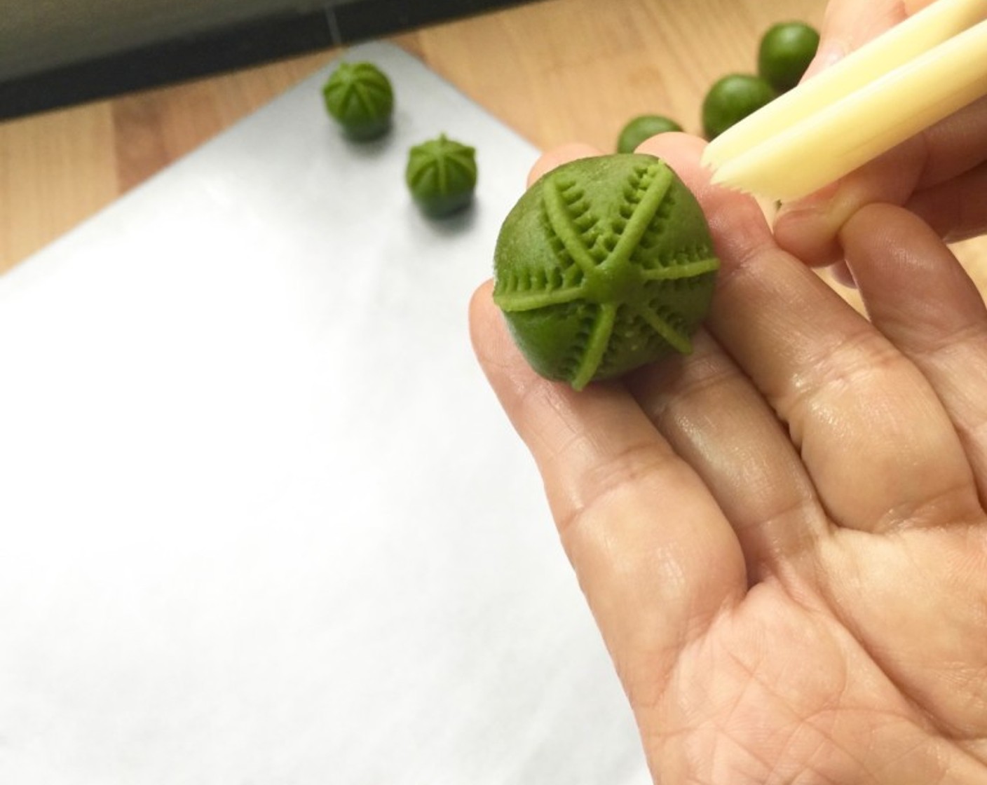 step 14 Using a plastic crimper, crimp the rolled tart.