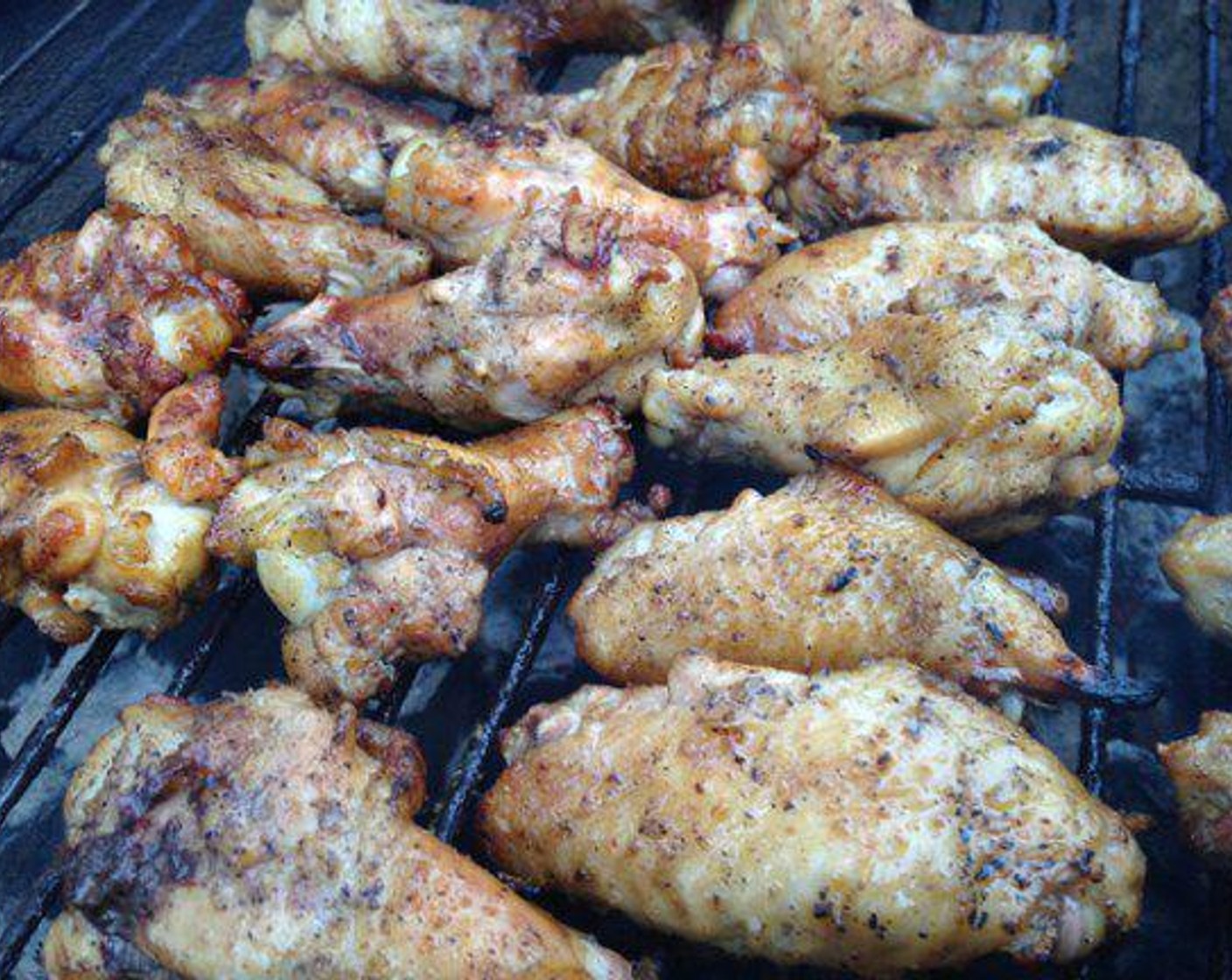 step 7 Let the grill temperature settle, it needs to be about 350-375 degrees F (176-190 degrees C) for wings, medium-high heat. Arrange the wing pieces on the grate and set a timer for 4 minutes. Check the wings for color and flip them after 4 minutes.