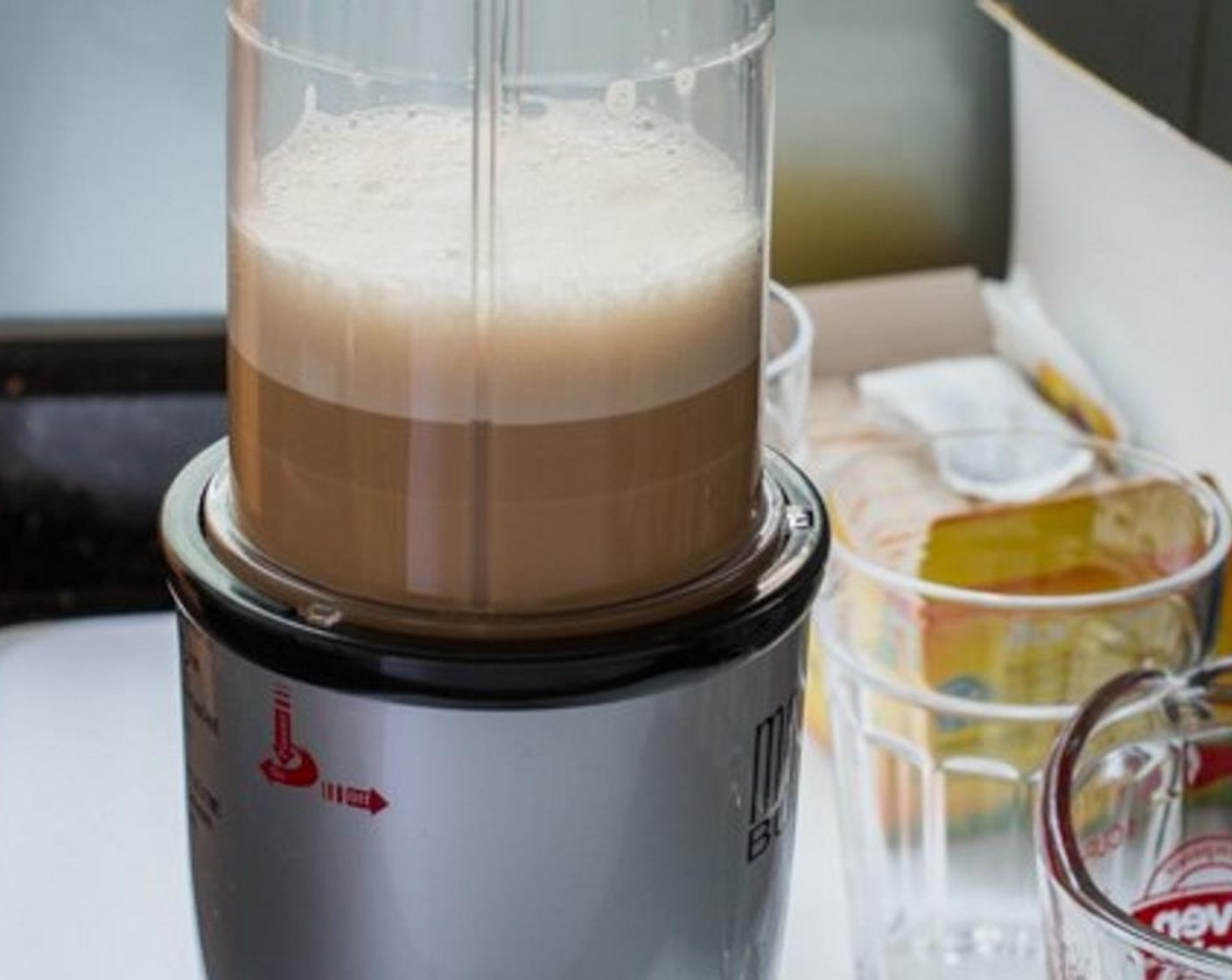 step 3 Blend the tea in a blender for a few seconds to achieve a froth.