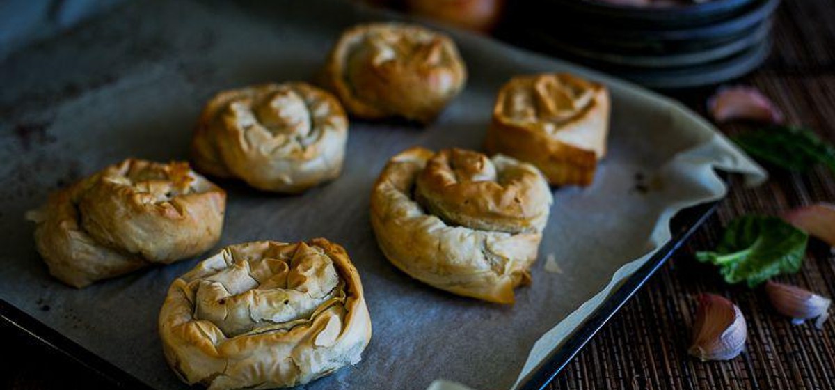 Spinach & Hummus Filo Pastry Spirals Recipe | SideChef