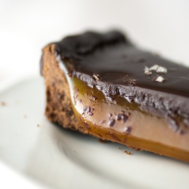 Vegan Salted Caramel Chocolate Tart Recipe | SideChef