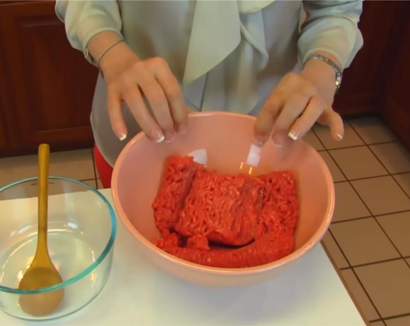 step 1 Place 85/15 Lean Ground Beef (1.5 lb) in a large bowl.