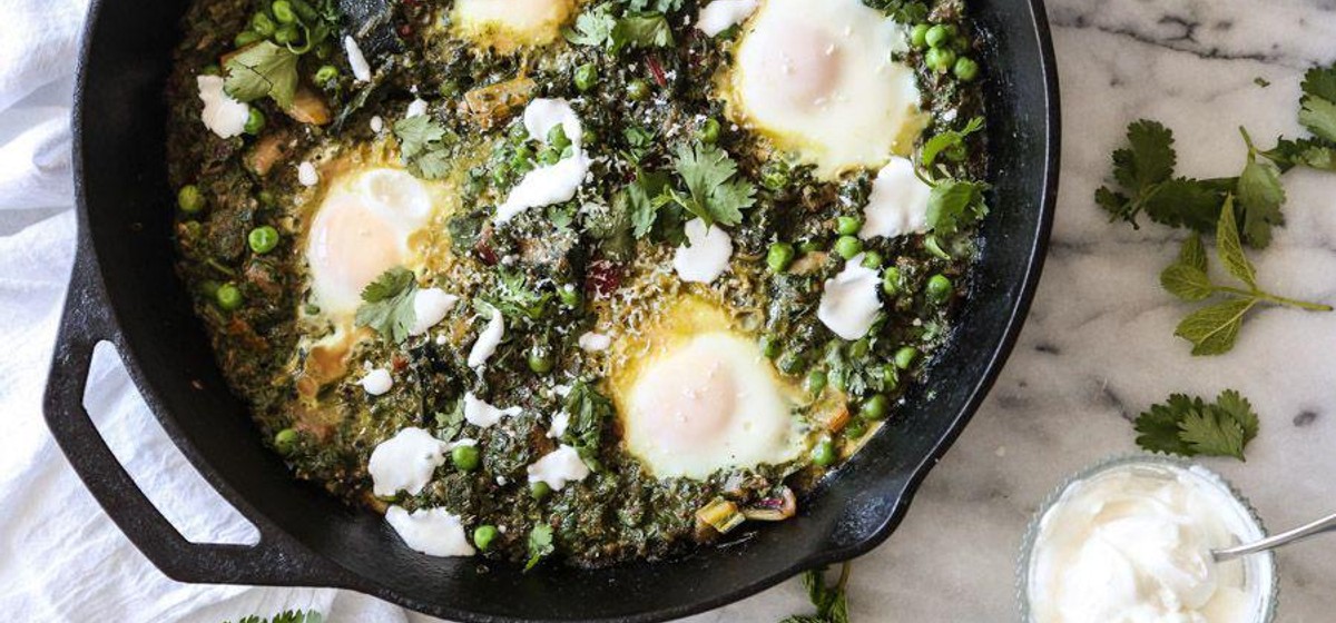 Green Shakshuka with Chard, Zucchini and Peas Recipe | SideChef