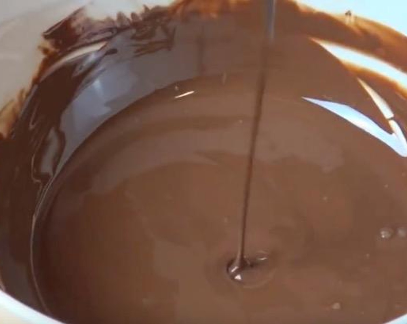 step 2 Put Chocolate (1 cup) into a bowl and melt it using a microwave oven. Put it in 20 to 30 seconds a time and take it out to give it a stir by using a metal spoon. Put it back for another 20 to 30 seconds and keep repeating until it's melted and smooth. Add Vegetable Oil (2 Tbsp) into the chocolate and mix it up until it is nicely combined. Cool it for a minute or 2.