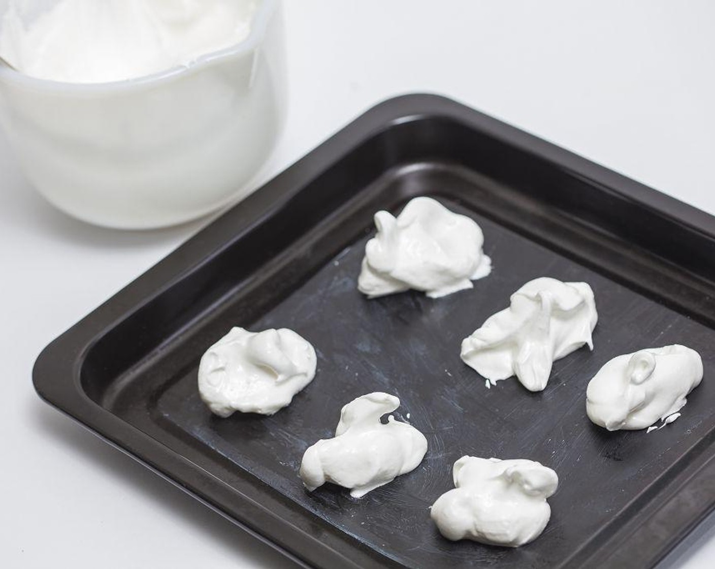 step 4 Pipe in the meringue through a pastry bag to make fancy shapes. Or you can simply shape the cookies with the back of a spoon. Bake in the oven for 30 minutes.